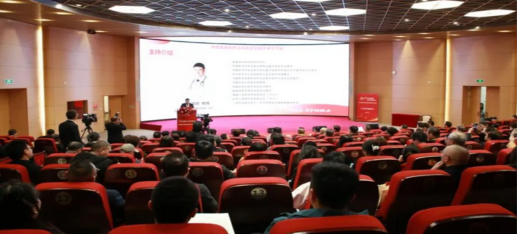 2025年3月21日，“‘松論健康，齡鑄經(jīng)典’-中西醫(yī)結(jié)合防治高血壓全國(guó)學(xué)術(shù)交流會(huì)”在成都舉辦。